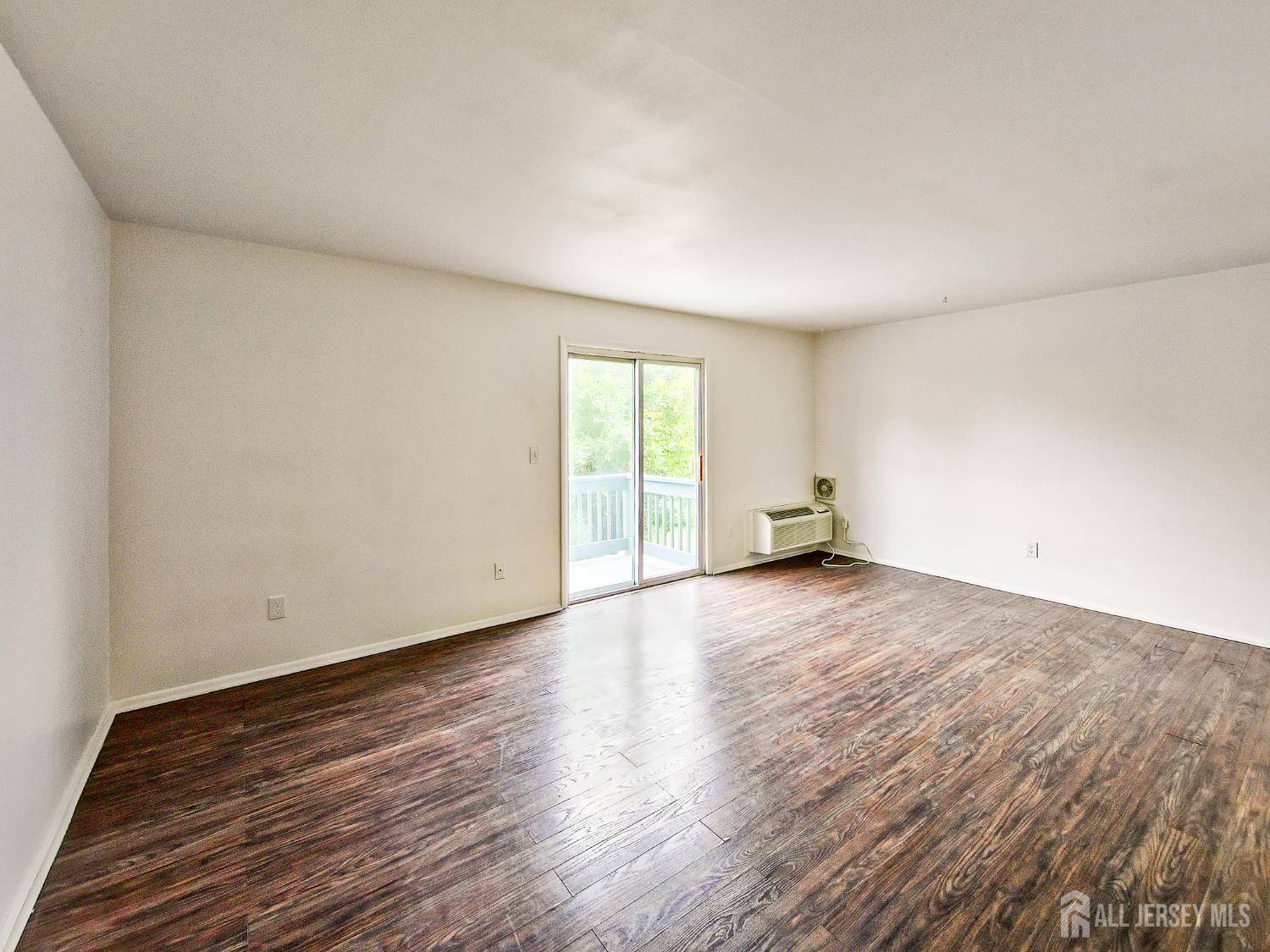 20 Delar Pkwy #202, Franklin, NJ 08823