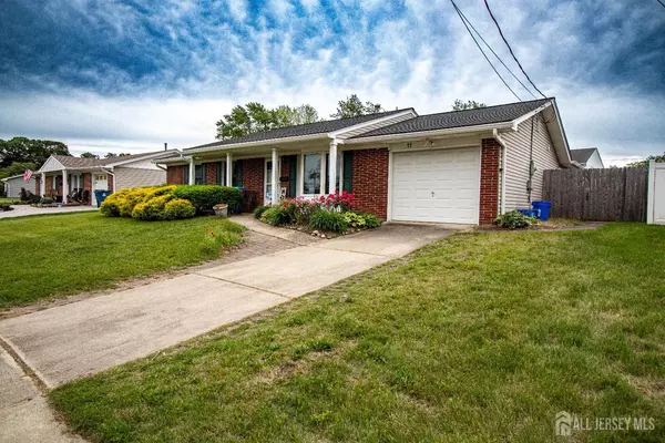 11 Drexel TER, Monroe, NJ 08831