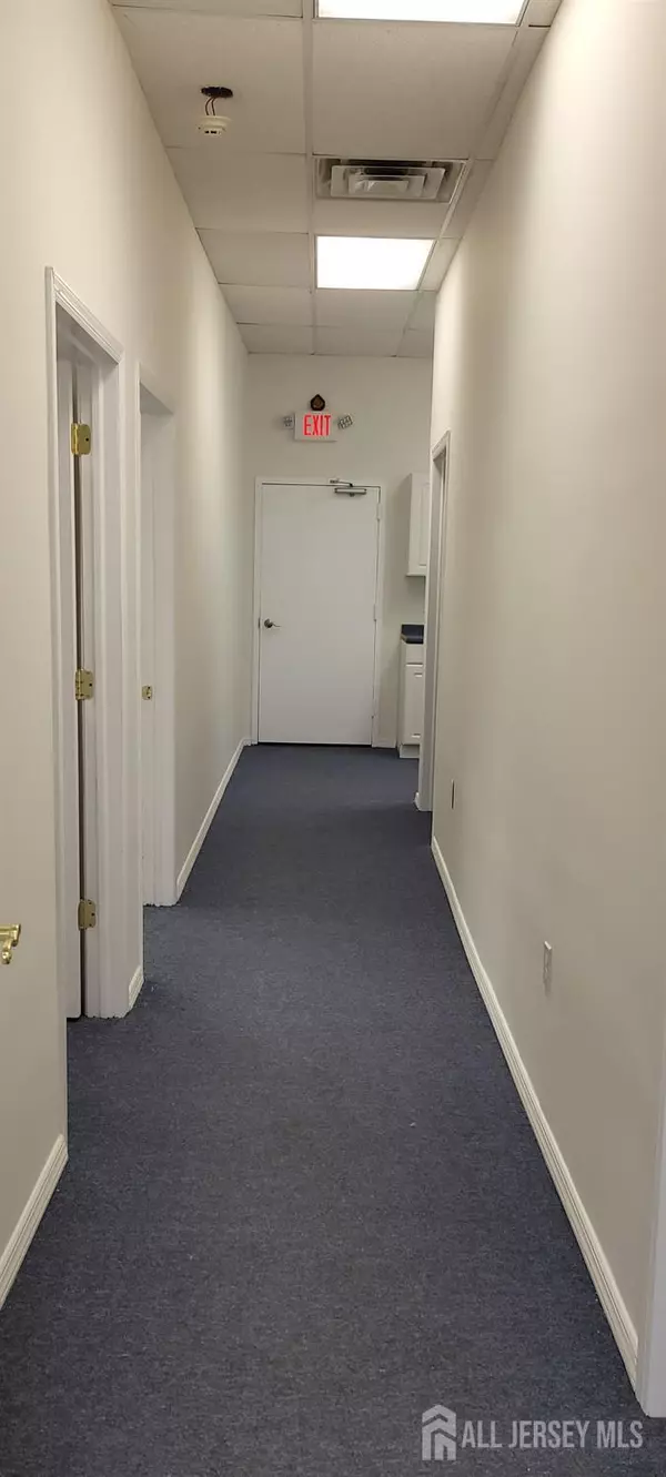 Edison, NJ 08820,22 Meridian RD #3