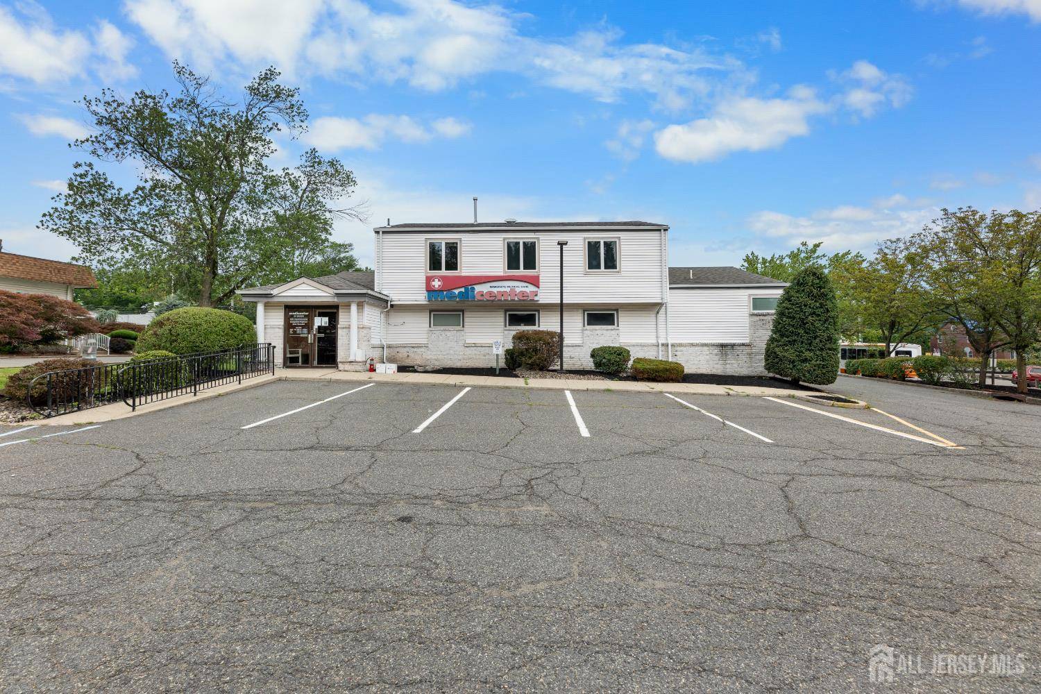Edison, NJ 08820,1813 Oak Tree Road RD