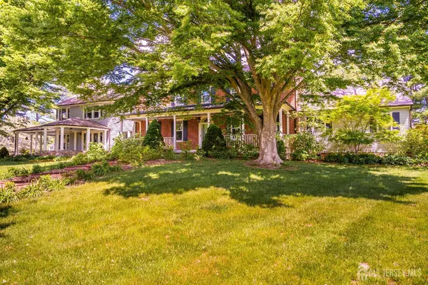 7 Finch CT, West Windsor, NJ 08550