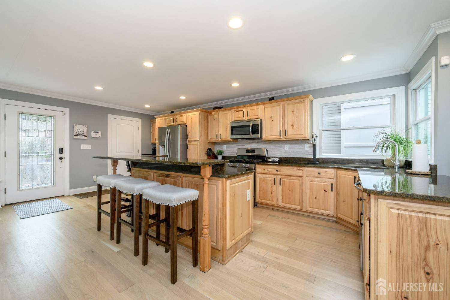 Hopatcong, NJ 07821,307 Squaw TRL