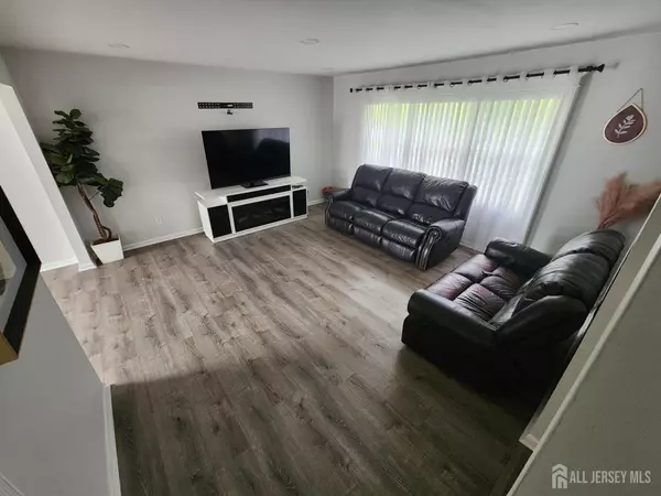 Hopelawn, NJ 08861,36 Richard AVE
