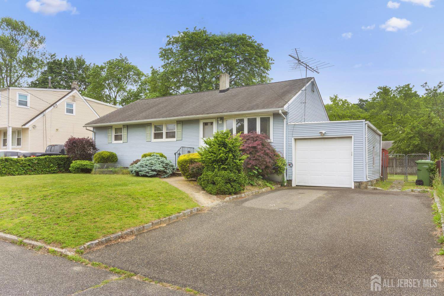 Sayreville, NJ 08859,15 Vincent ST