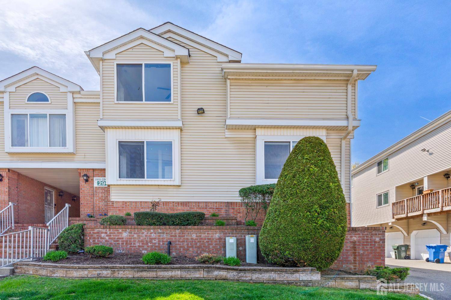 2908 Madaline DR, Avenel, NJ 07001