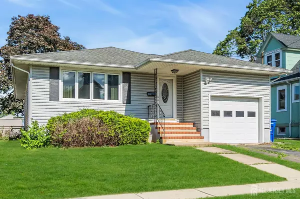 North Brunswick, NJ 08902,15 Oakwood PL