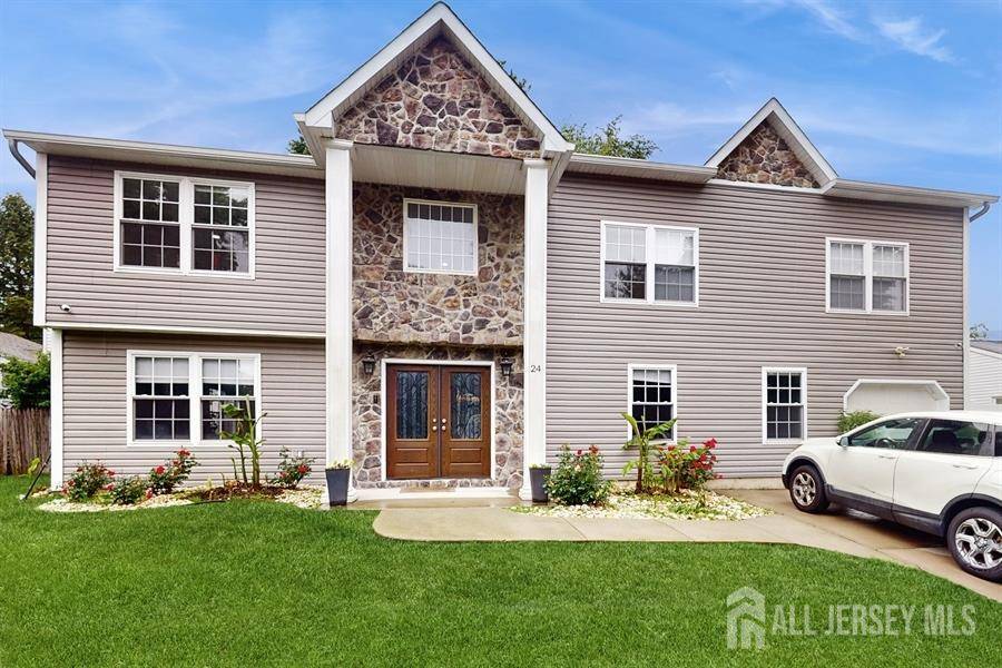 24 Westwood CIR, Edison, NJ 08820
