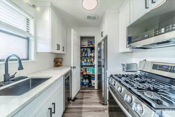 Woodbridge Proper, NJ 07095,111 Beverly Hill TER #A