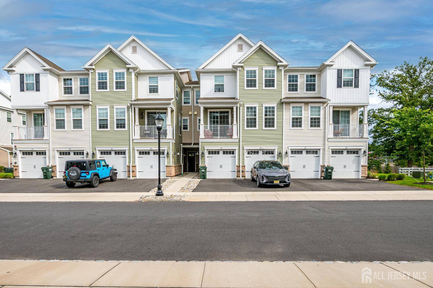 224 Park LN, Dunellen, NJ 08812