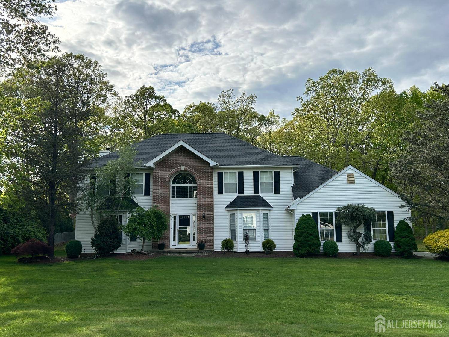 8 Sugar Pine DR, Jackson, NJ 08527