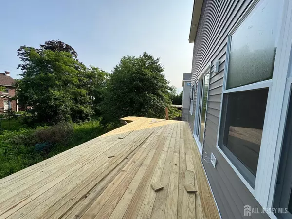 Sayreville, NJ 08872,17 John ST
