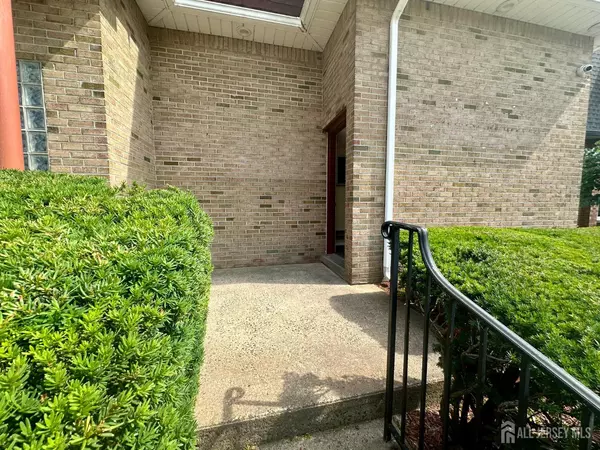 167 Main St, Woodbridge Proper, NJ 07095