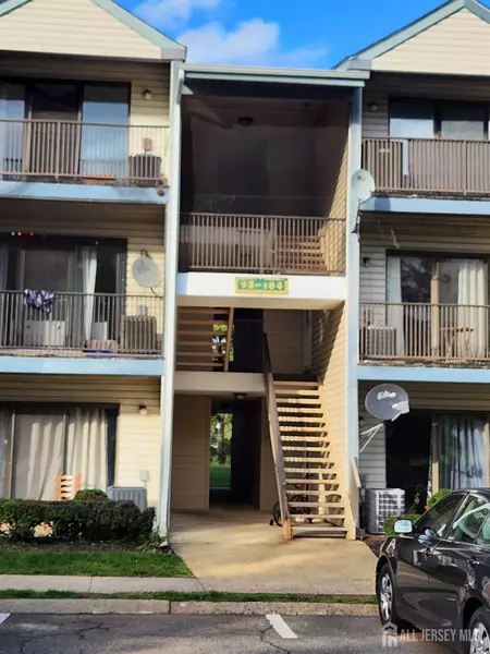 102 Canterbury CT, Piscataway, NJ 08854