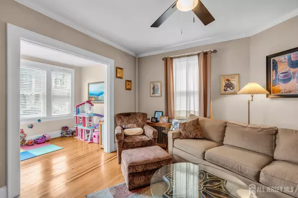 Carteret, NJ 07008,143 Emerson ST