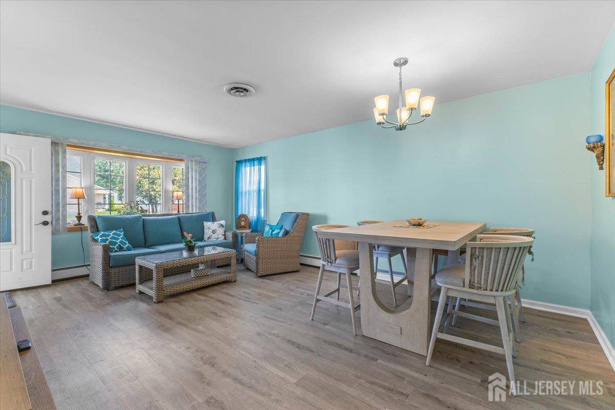 Toms River, NJ 08755,17 Columbine CIR
