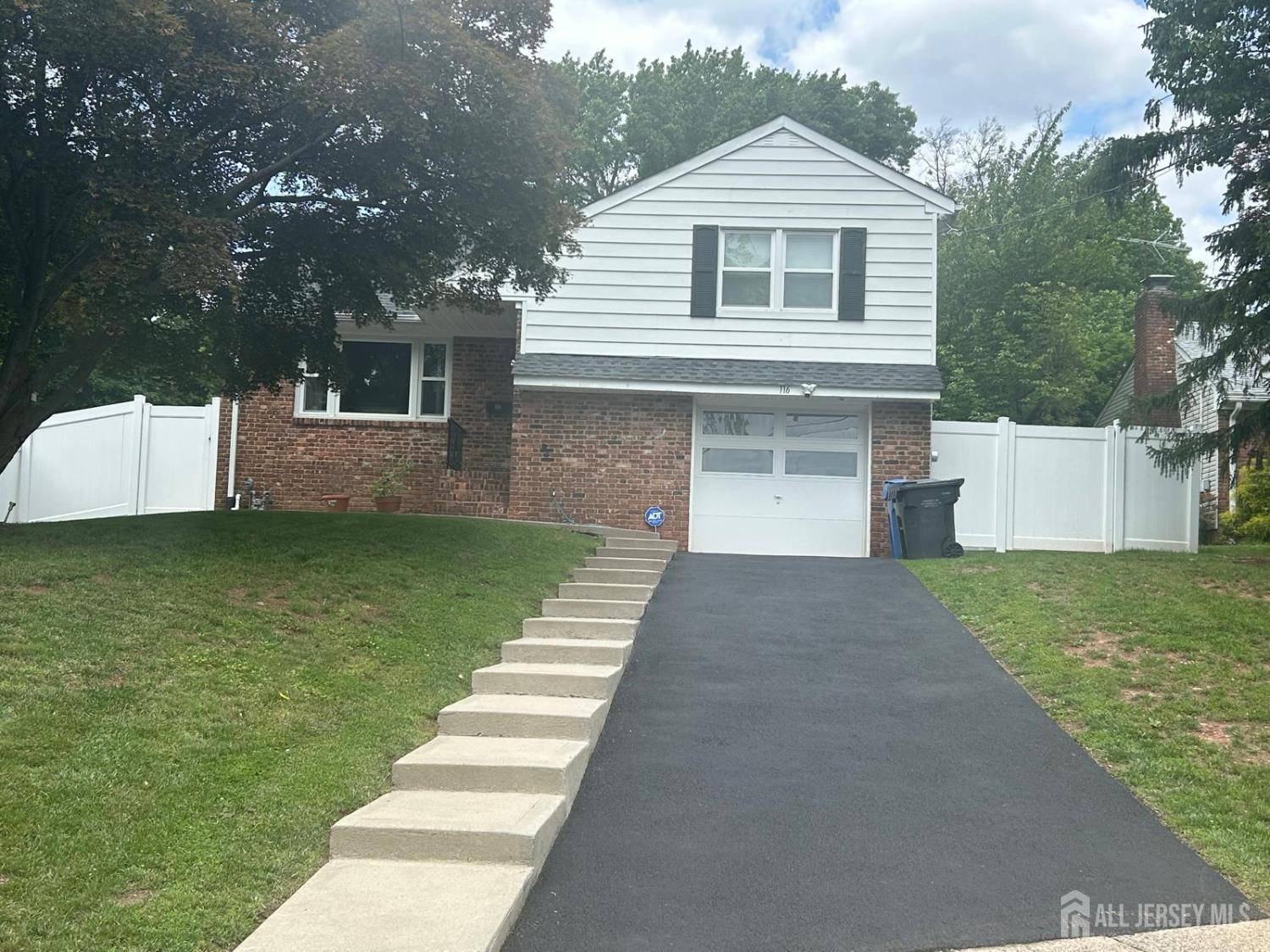 Metuchen, NJ 08840,116 Oakland AVE