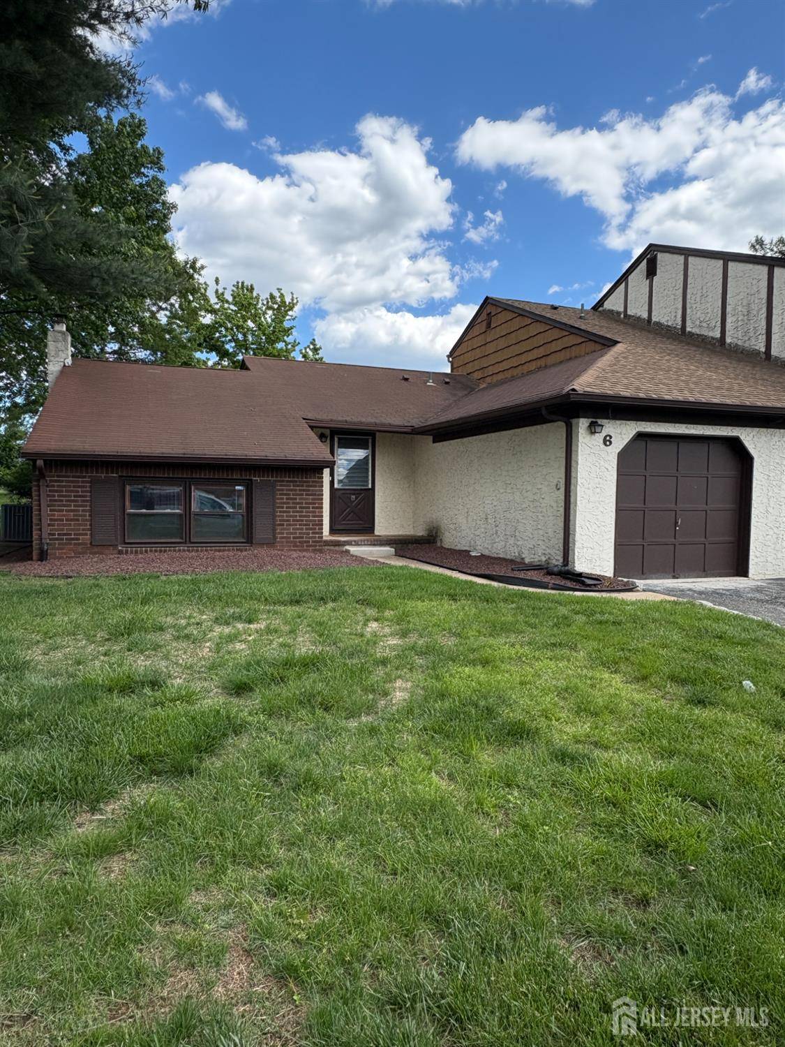 Sayreville, NJ 08872,6 Canterbury LN