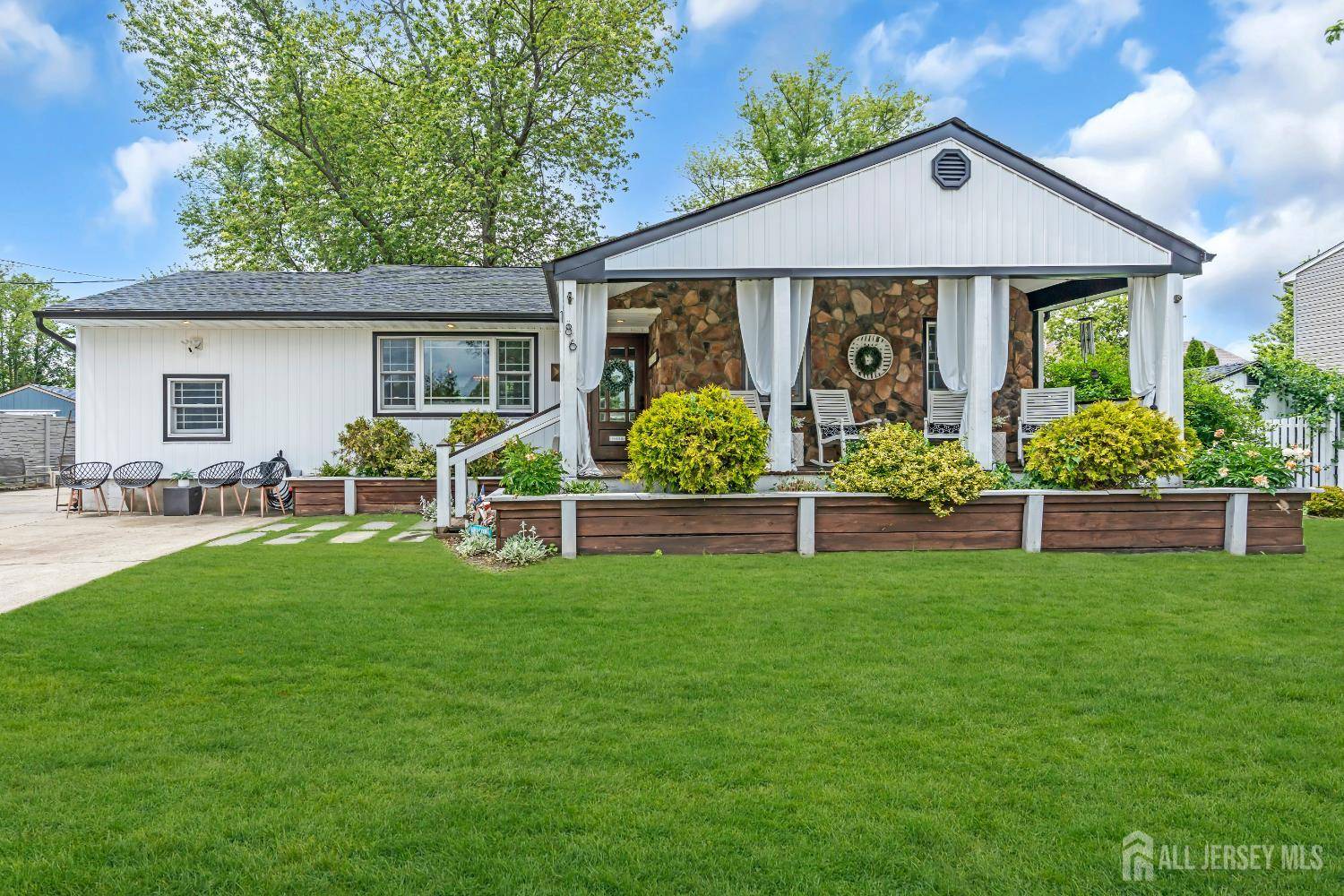 186 lohsen AVE, Middletown, NJ 07718