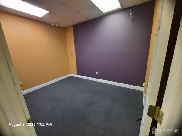 Edison, NJ 08817,2300 Woodbridge AVE #1