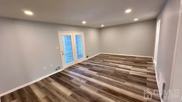 East Brunswick, NJ 08816,36 Bennett CT