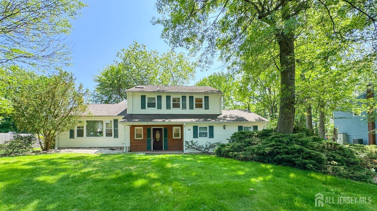 25 Sherwood RD, Edison, NJ 08820
