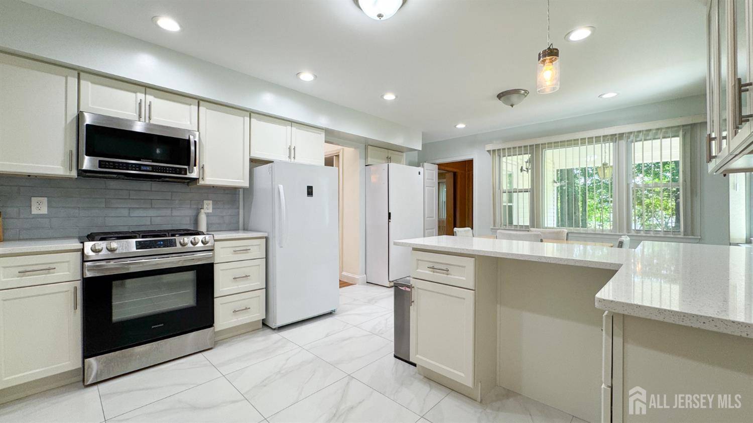 Edison, NJ 08820,25 Sherwood RD