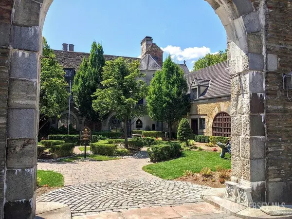 Highland Park, NJ 08904,433 River RD