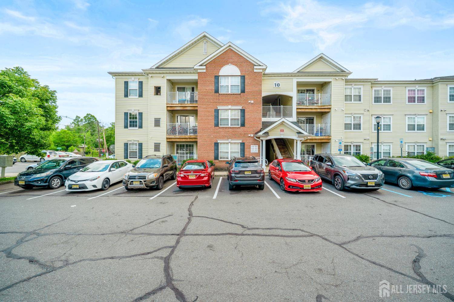 1025 Dogwood CT, New Brunswick, NJ 08901