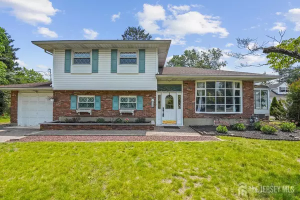 50 Burton DR, Howell, NJ 07731