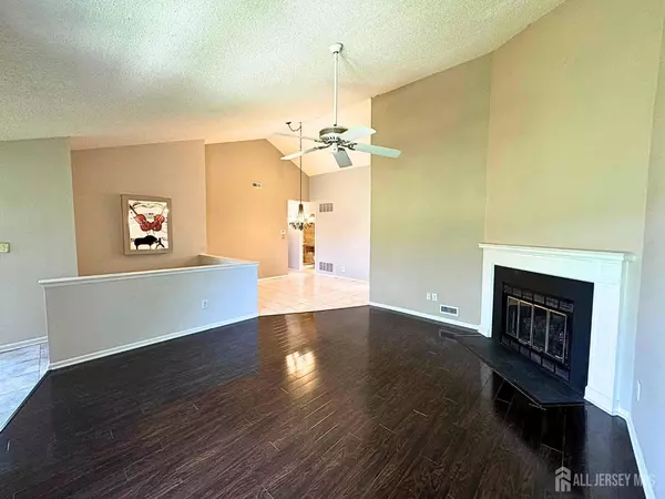 Monroe, NJ 08831,38 Rutland LN #i