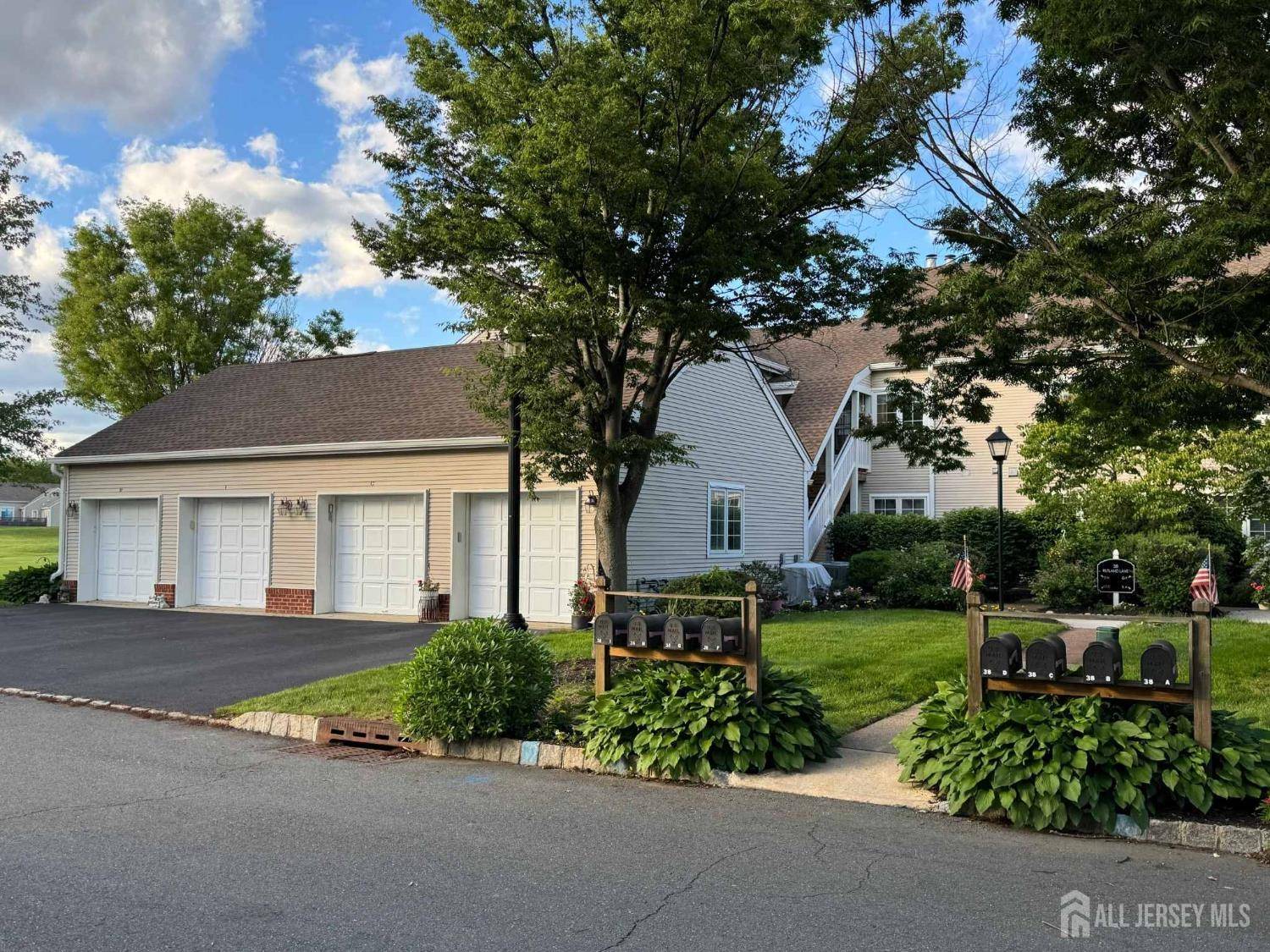 Monroe, NJ 08831,38 Rutland LN #i