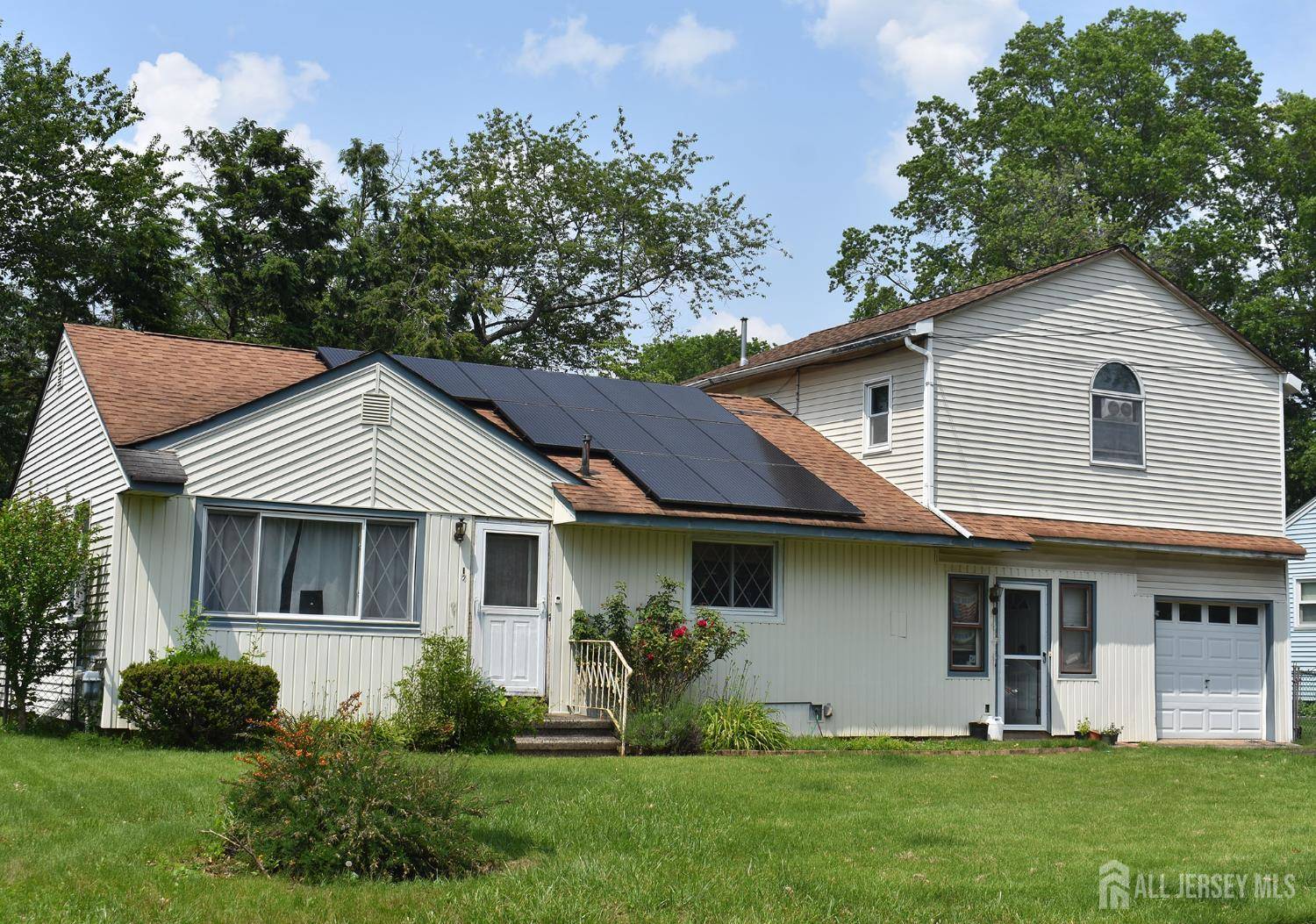 126 Lakeside DR, Piscataway, NJ 08854