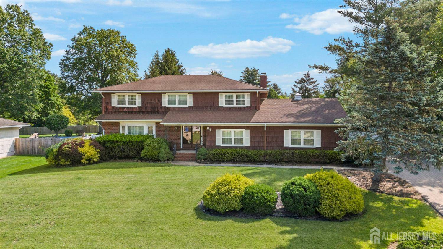 85 Hidden Lake DR, North Brunswick, NJ 08902