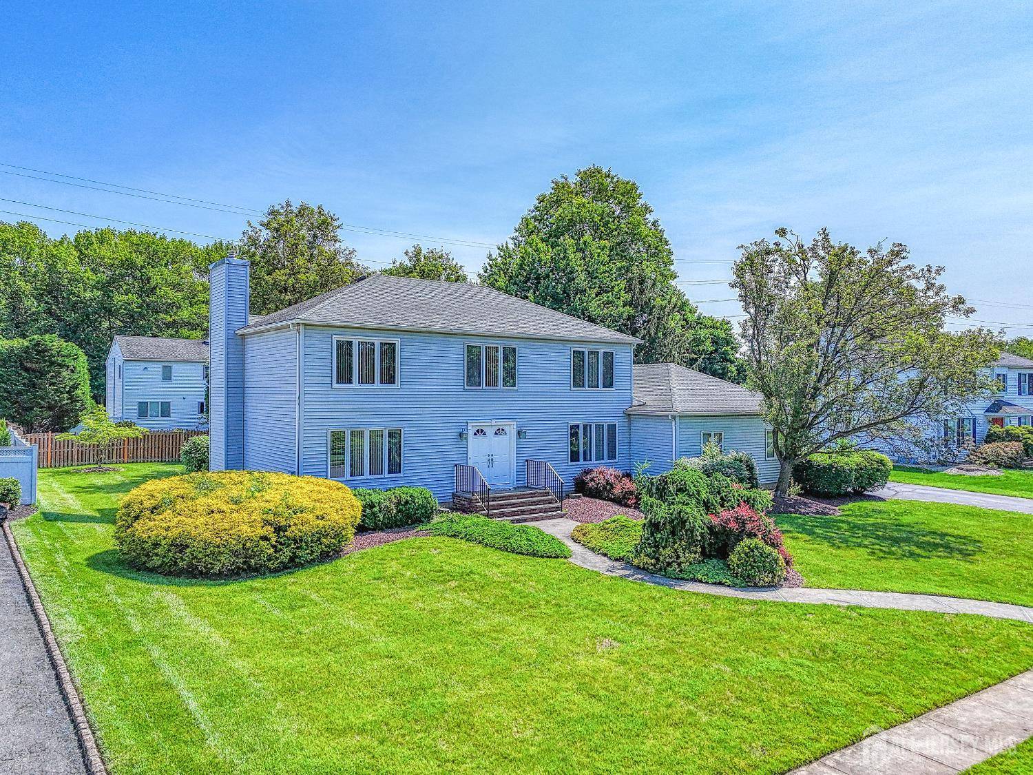 North Brunswick, NJ 08902,38 Silver Hollow