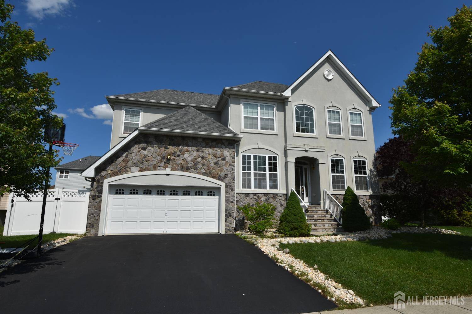 3 Maxwell RD, Monroe, NJ 08831