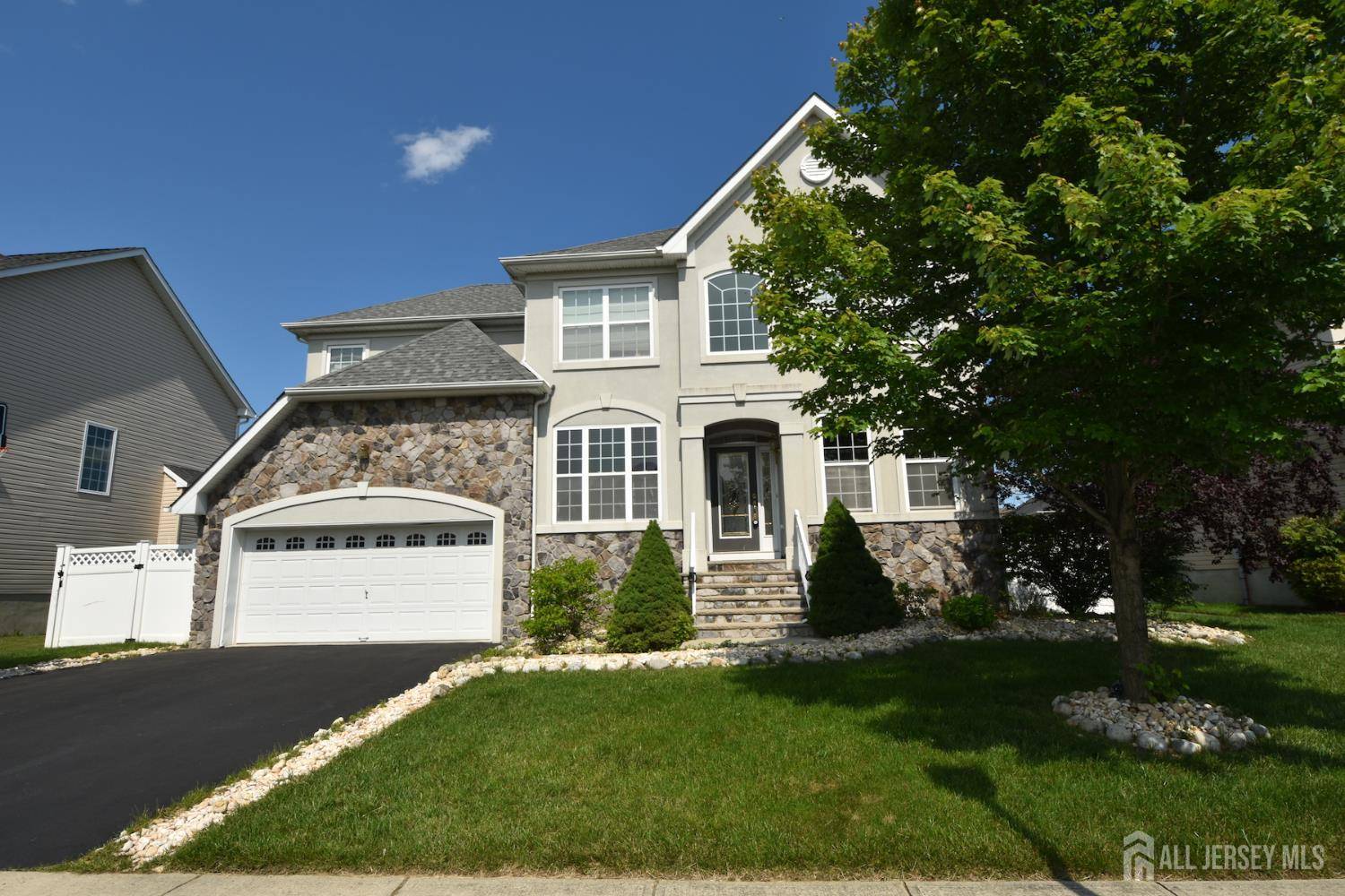 Monroe, NJ 08831,3 Maxwell RD