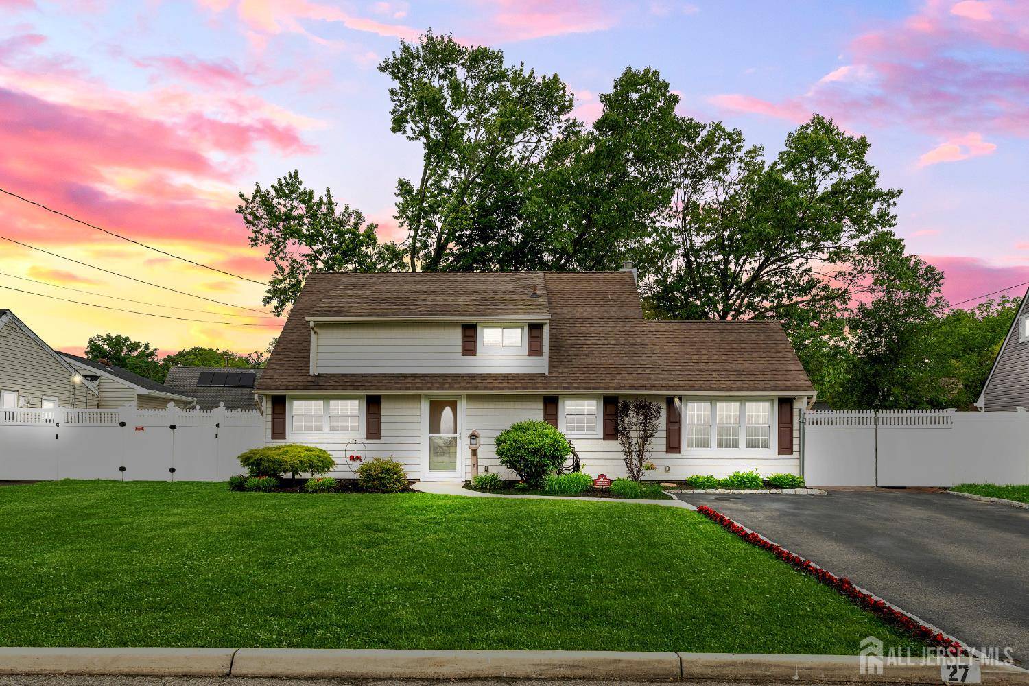 27 Sunrise RD, Old Bridge, NJ 08857