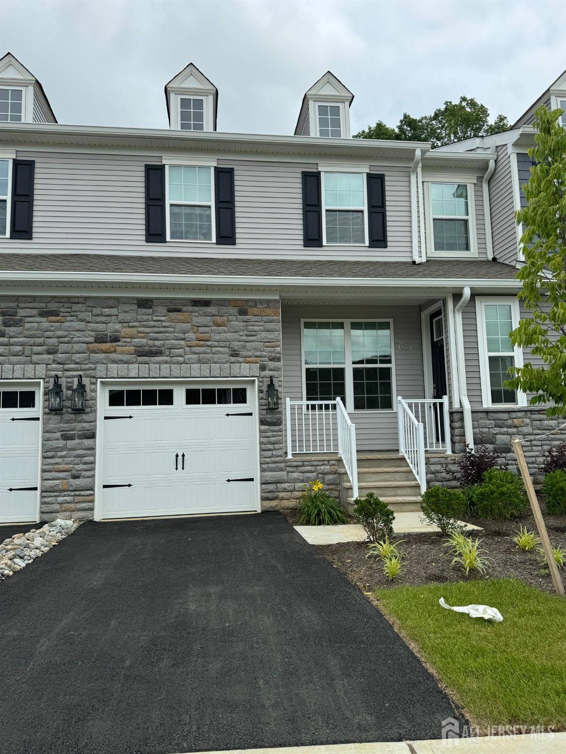 614 FREMONT DR, Manalapan, NJ 07726