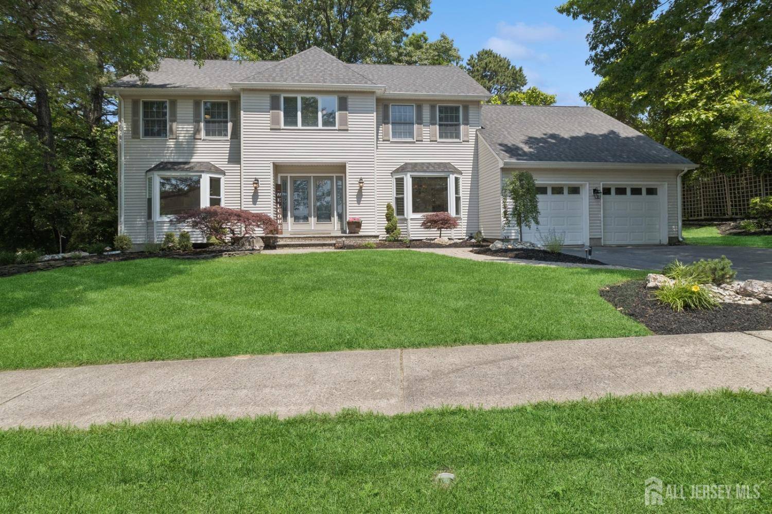 3 Cedar LN, Milltown, NJ 08850