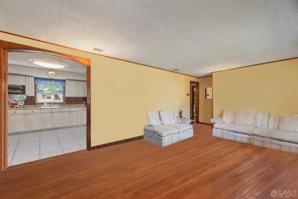 Edison, NJ 08820,25 Lamar AVE