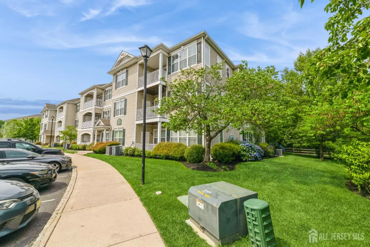 Matawan, NJ 07747,326 Sloan CT