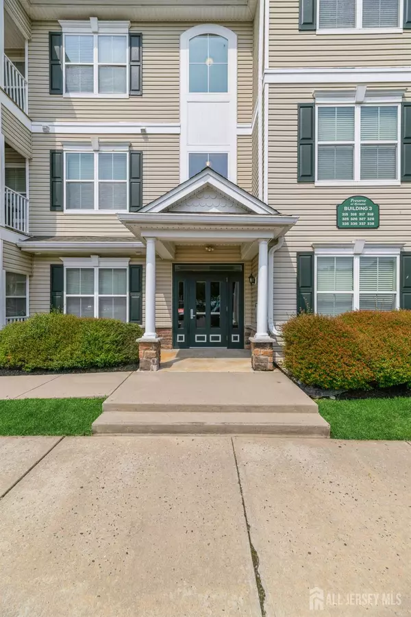 Matawan, NJ 07747,326 Sloan CT