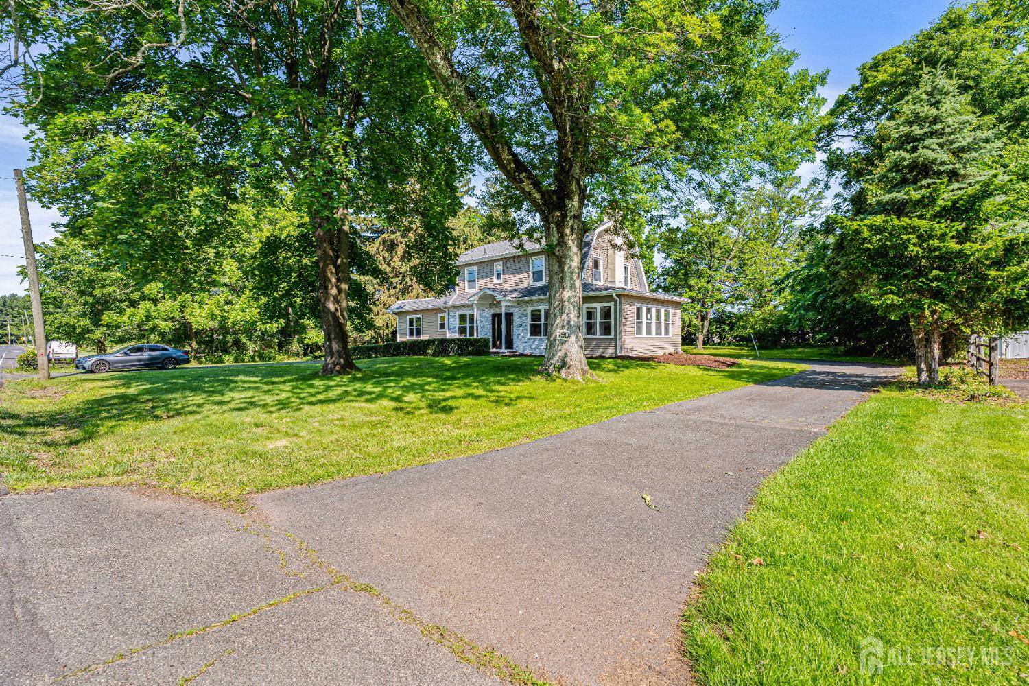 South Brunswick, NJ 08852,790 Ridge RD