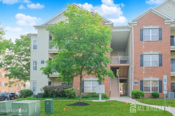 South Plainfield, NJ 07080,511 Coppola DR