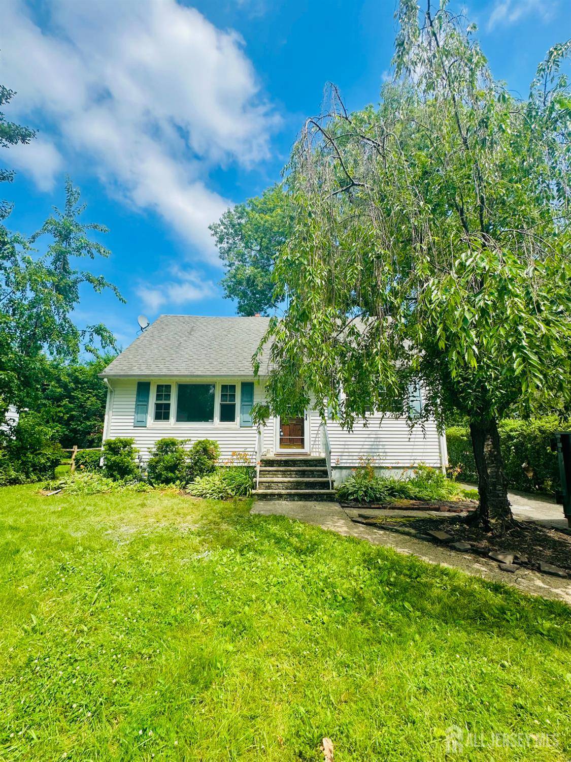 40 Carpenter PL, Metuchen, NJ 08840