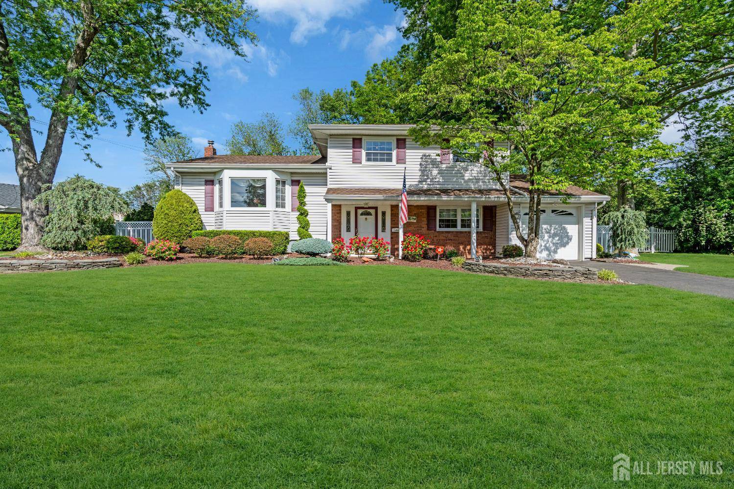 11 Diana CT, East Brunswick, NJ 08816