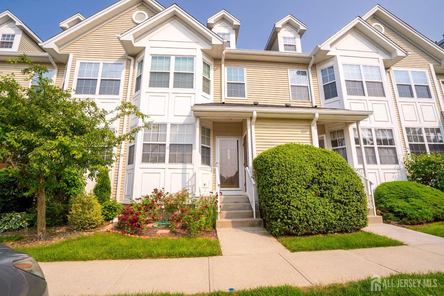 908 Blossom CIR, South Brunswick, NJ 08810