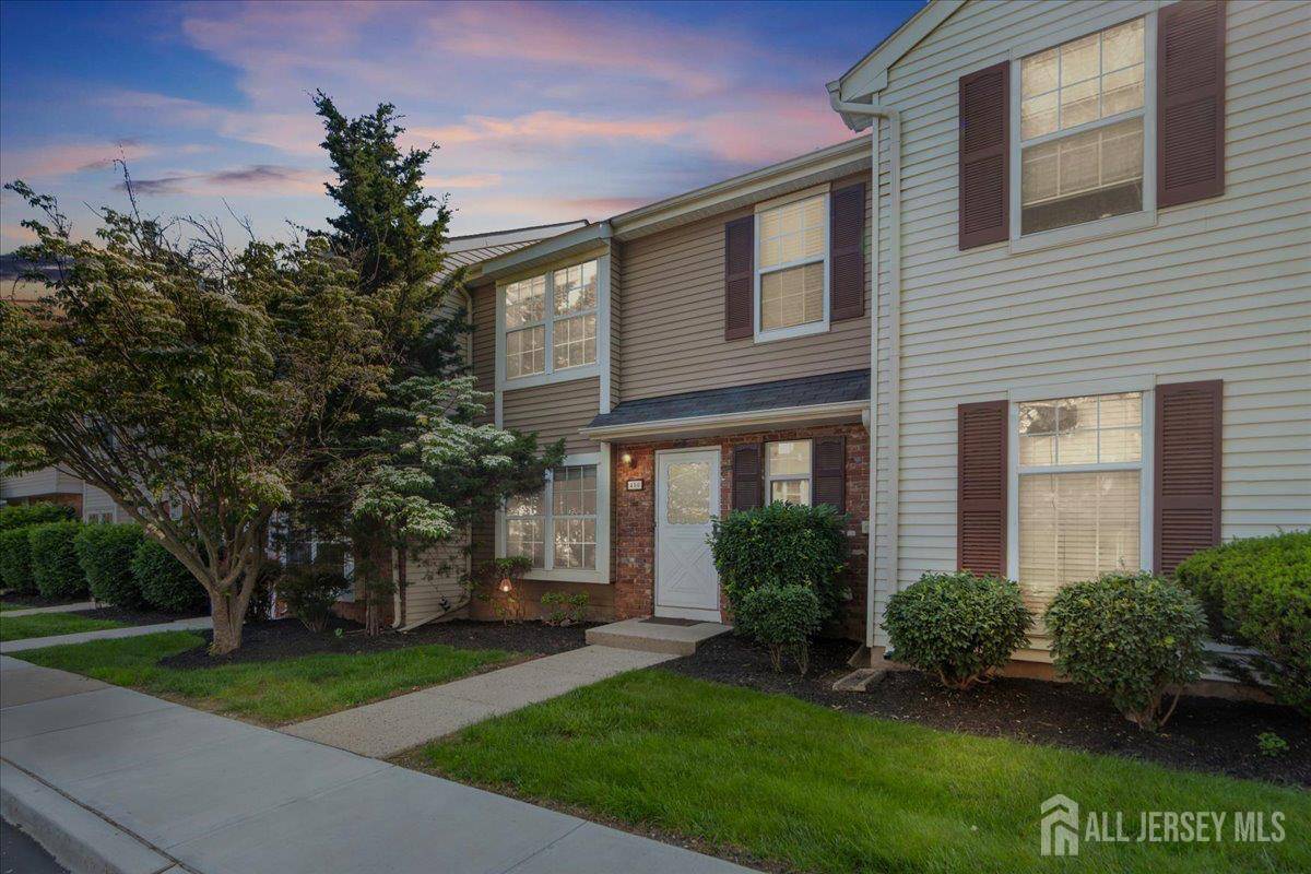 450 Saint Giles CT, Franklin Twsp, NJ 08873