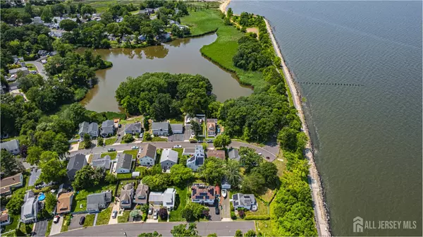 Keyport, NJ 07735,76 Woodland DR
