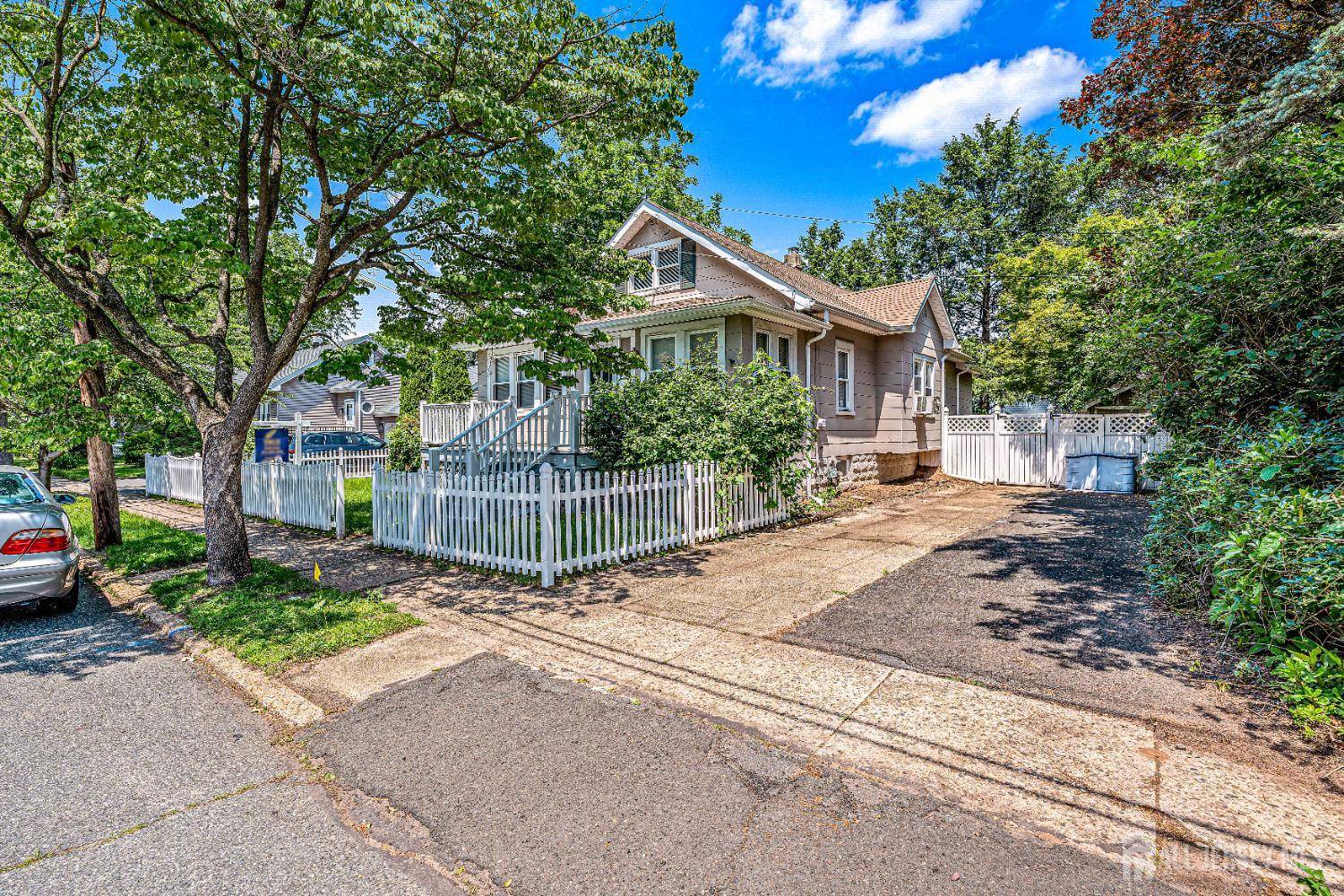 12 Buchman ST, Piscataway, NJ 08854